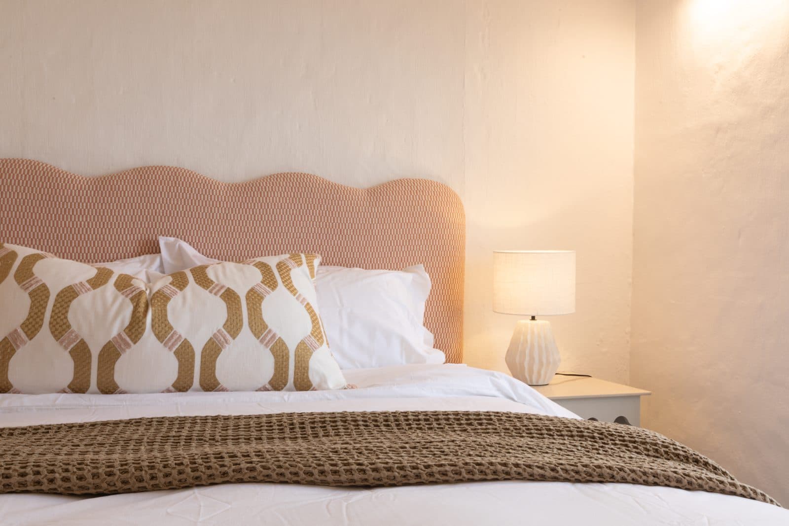 Scalloped headboard detail