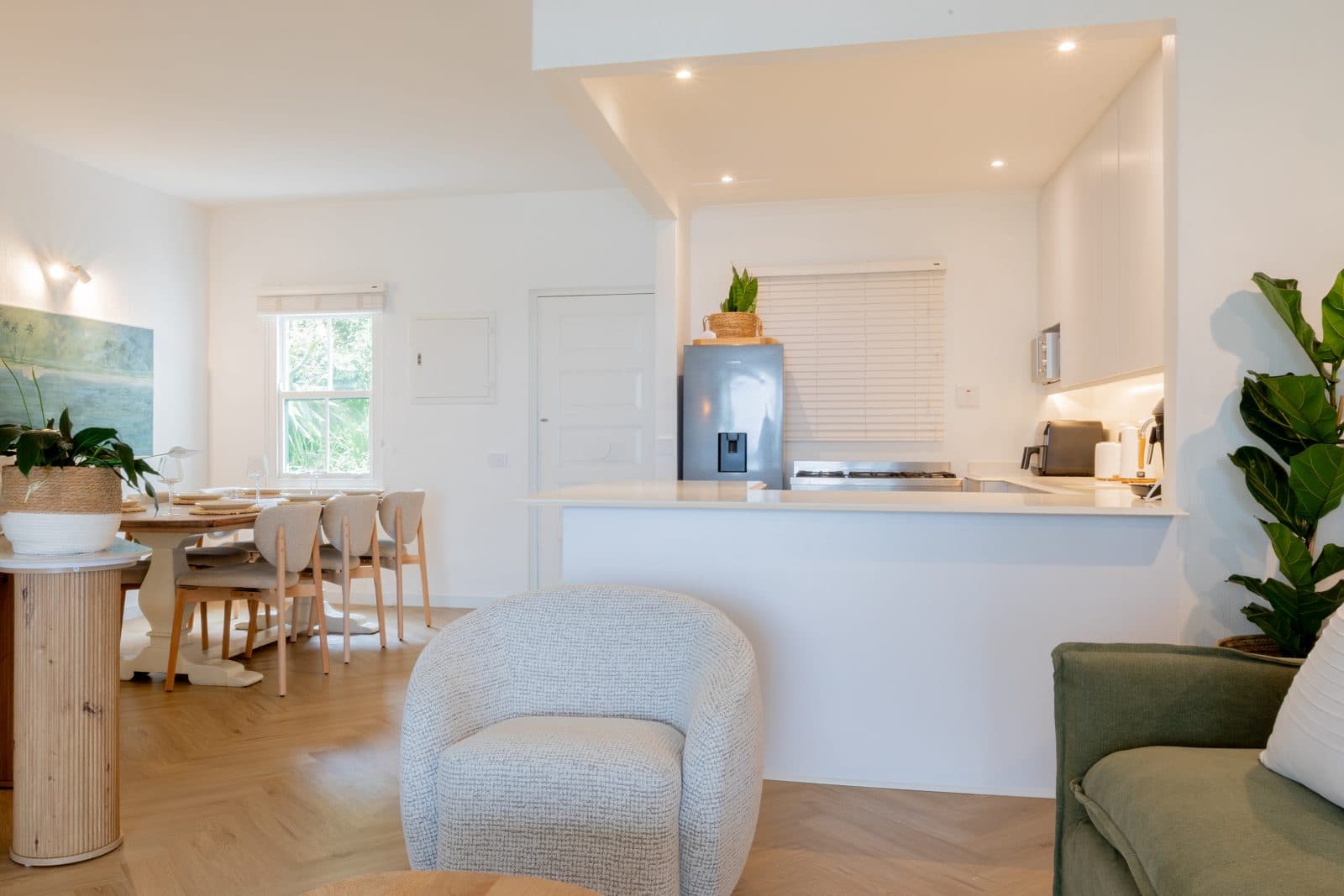 Kitchen & dining